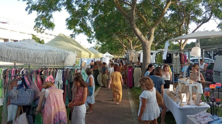 Los mejores mercadillos de ropa en C&aacute;diz